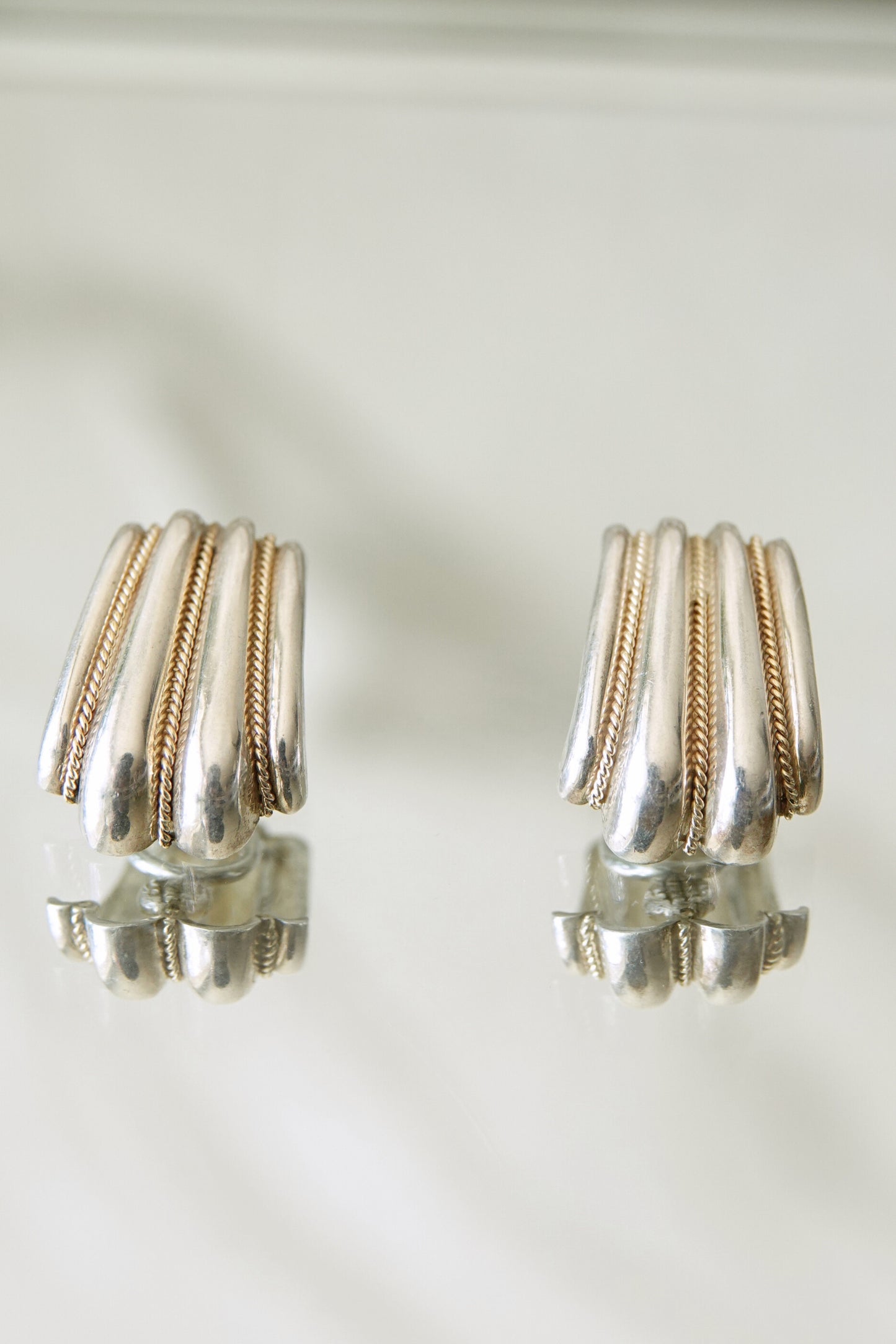 Vintage Mixed Metal Sterling Silver and 18K Gold Ribbed Shell Clip-On Earrings 90s