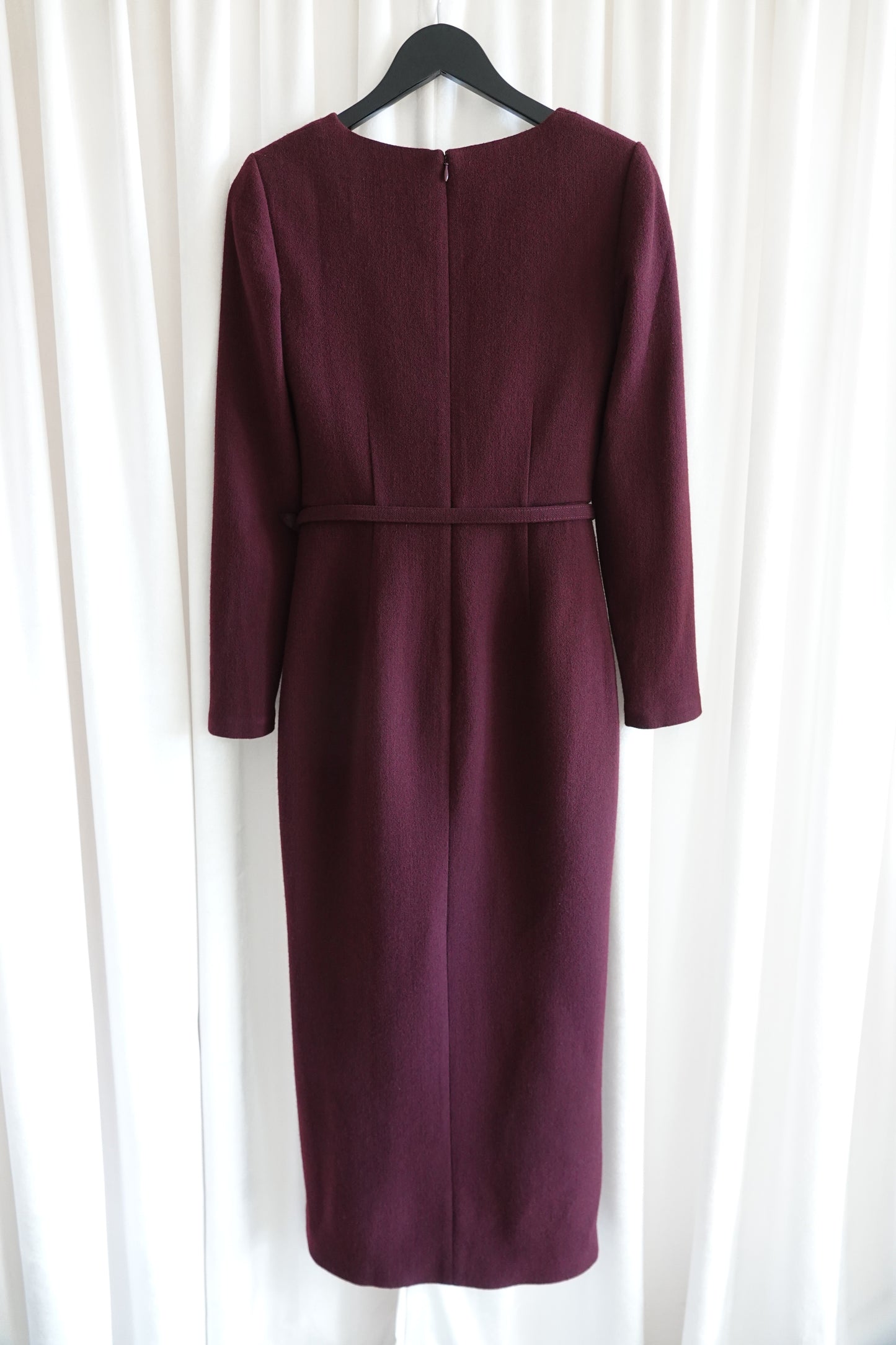 Roland Mouret burgundy pencil dress, fabric texture detail — Disco Palma