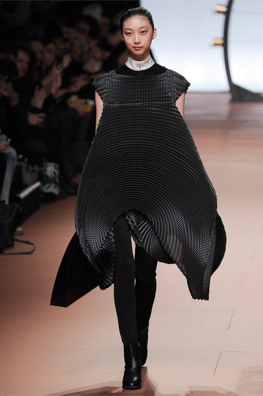 AW14 "Rhythmatic Forest" Runway Ring Pleats Transformable Sculptural Dress