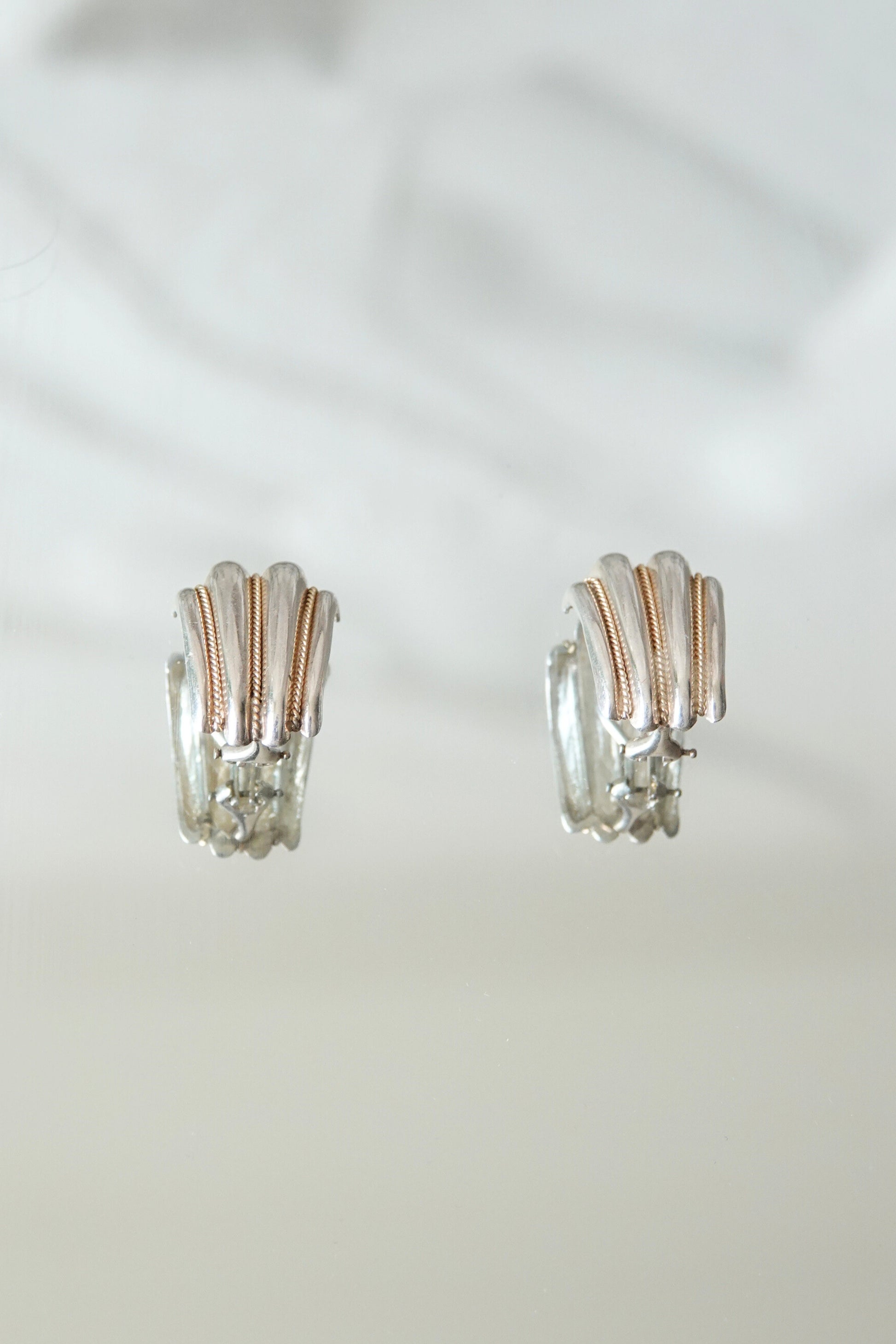 Vintage Mixed Metal Sterling Silver and 18K Gold Ribbed Shell Clip-On Earrings 90s