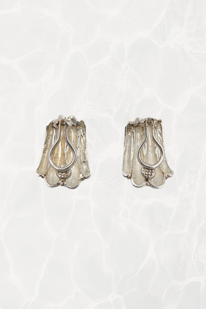Vintage Mixed Metal Sterling Silver and 18K Gold Ribbed Shell Clip-On Earrings 90s