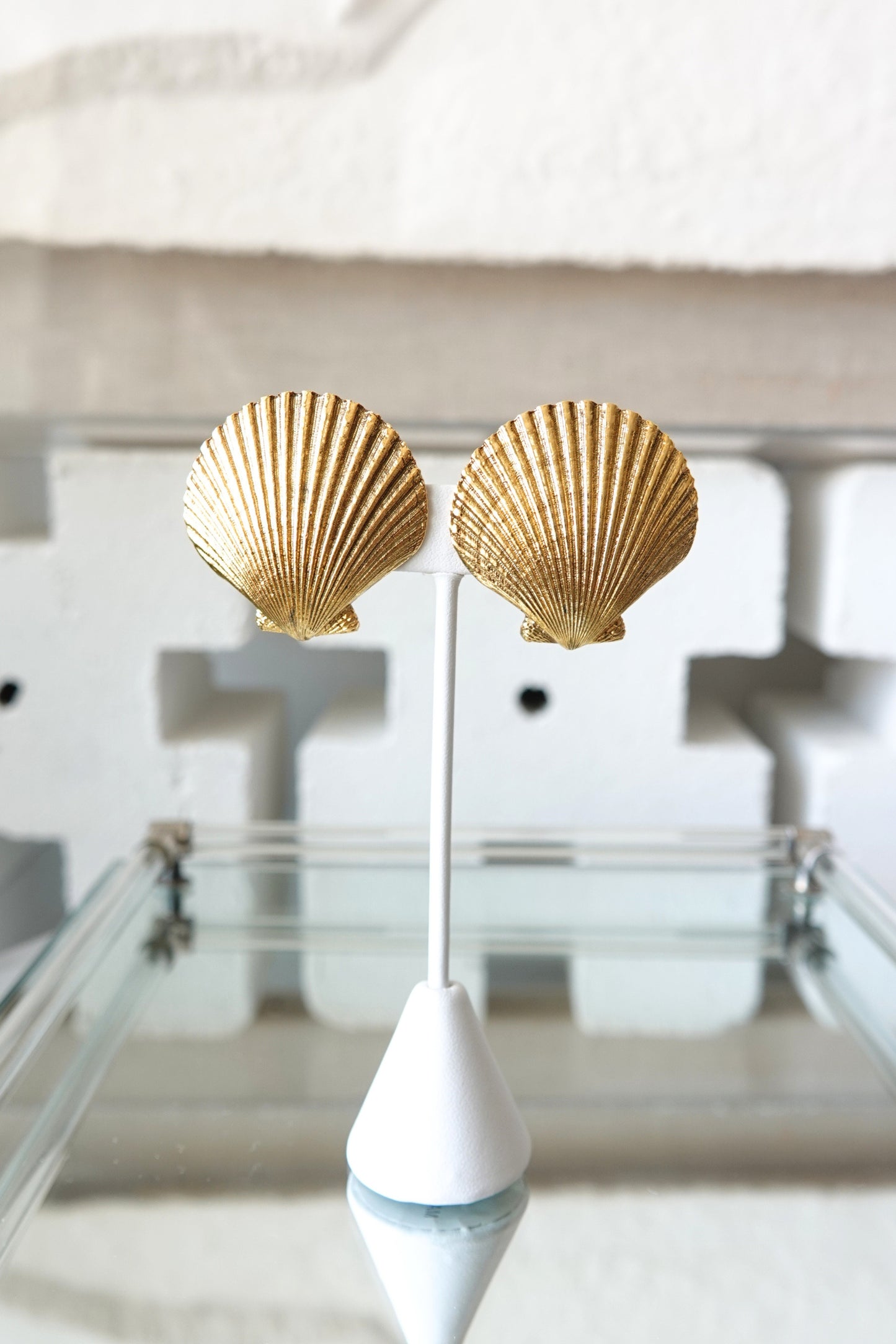 Vintage 1980s Gold-Tone Scallop Shell Clip-On Earrings