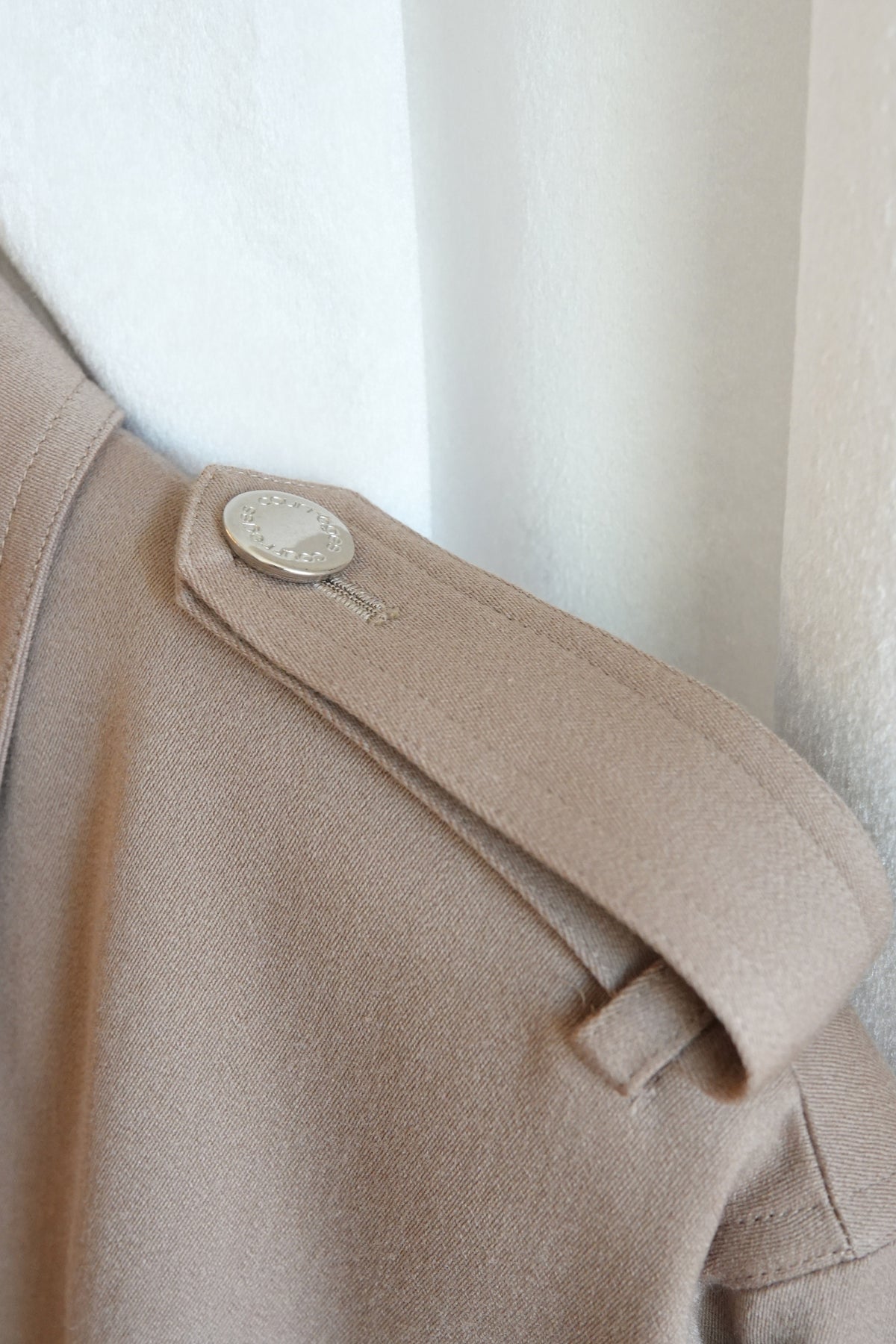 Vintage 1980s–90s Beige Wool Belted Cape Back Short Trench Coat