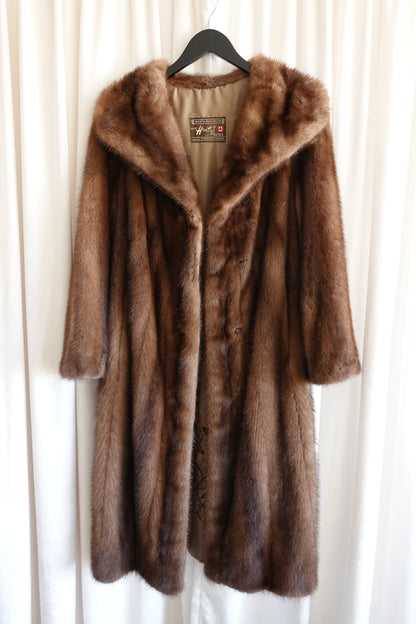AEM Hurtig Furs  Canadian Mink Coat with Embroidered Silk Lining 1960s - 70s