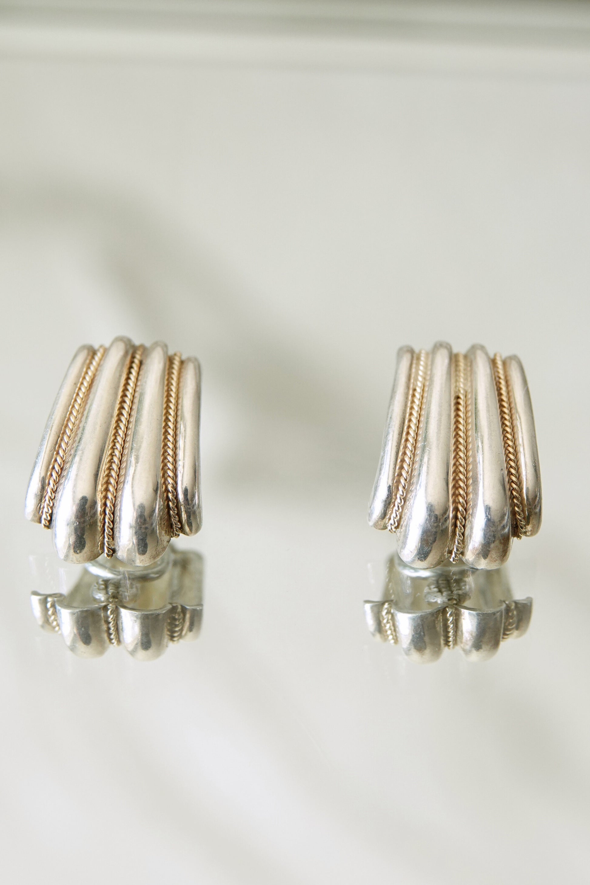 Vintage Mixed Metal Sterling Silver and 18K Gold Ribbed Shell Clip-On Earrings 90s