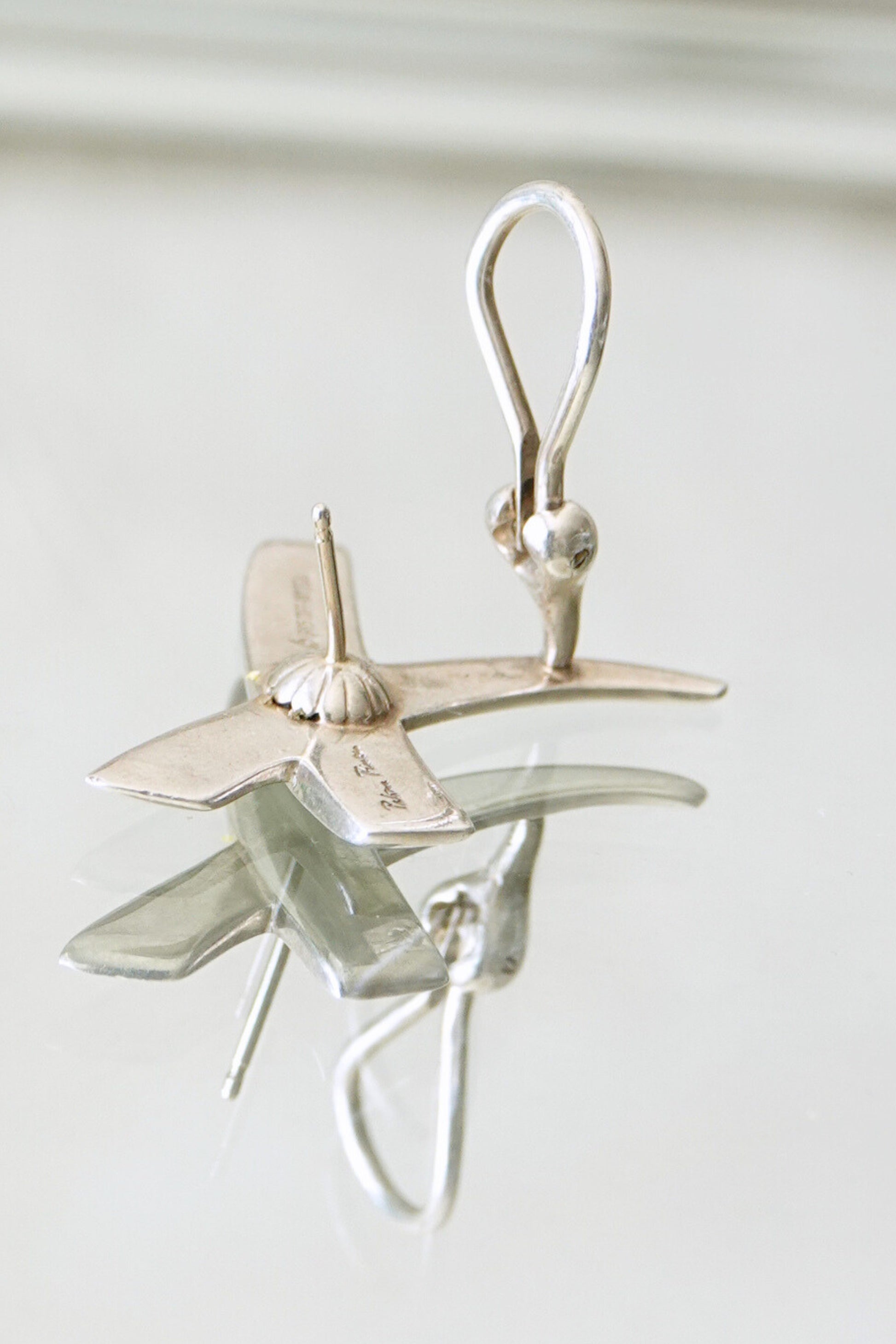 Vintage 1985 Paloma Picasso for Tiffany & Co. sterling silver Kiss X earrings: side profile view of both earrings showing the three-dimensional sculptural form of the X design