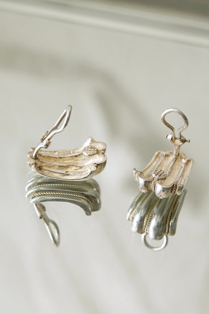 Vintage Mixed Metal Sterling Silver and 18K Gold Ribbed Shell Clip-On Earrings 90s