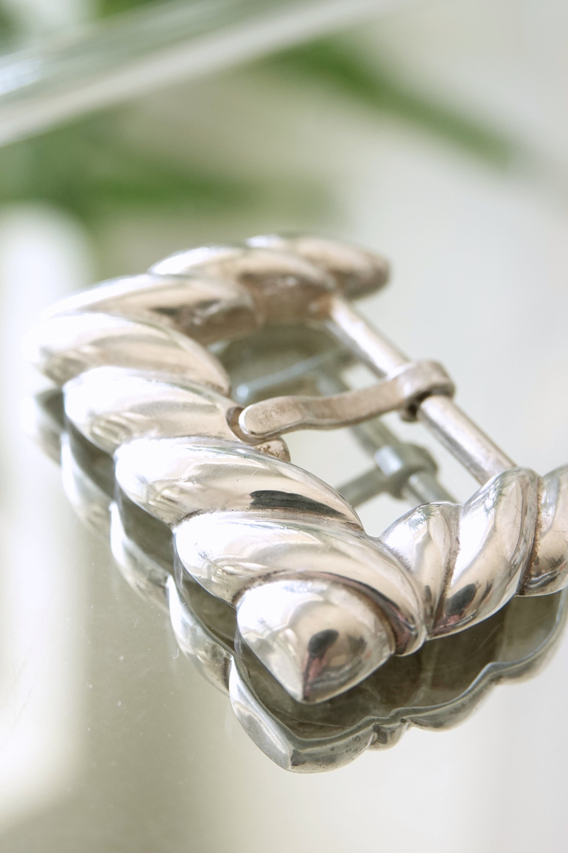 Vintage 1988 Tiffany & Co. sterling silver belt buckle: close-up of the sculptural rope motif showing the twisted silver texture and relief detail