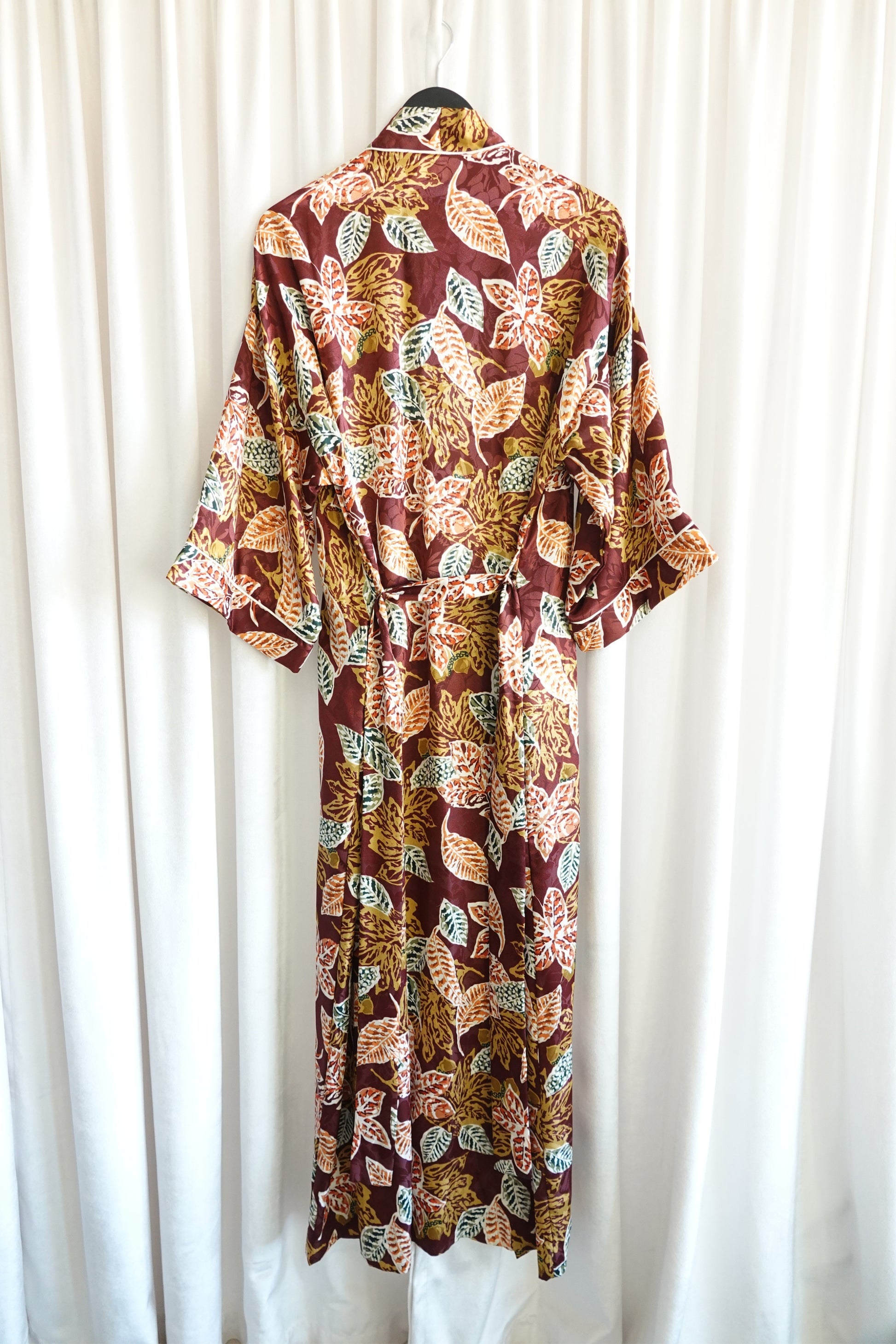Christian Dior Lingerie autumn leaf print robe, belt detail — Disco Palma