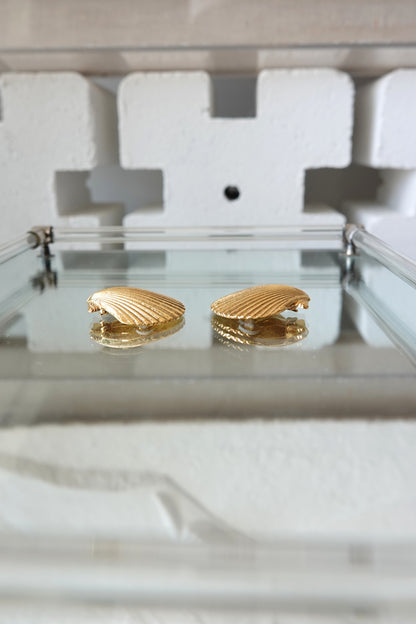 Vintage 1980s Gold-Tone Scallop Shell Clip-On Earrings