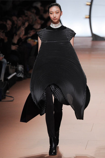 AW14 "Rhythmatic Forest" Runway Ring Pleats Transformable Sculptural Dress
