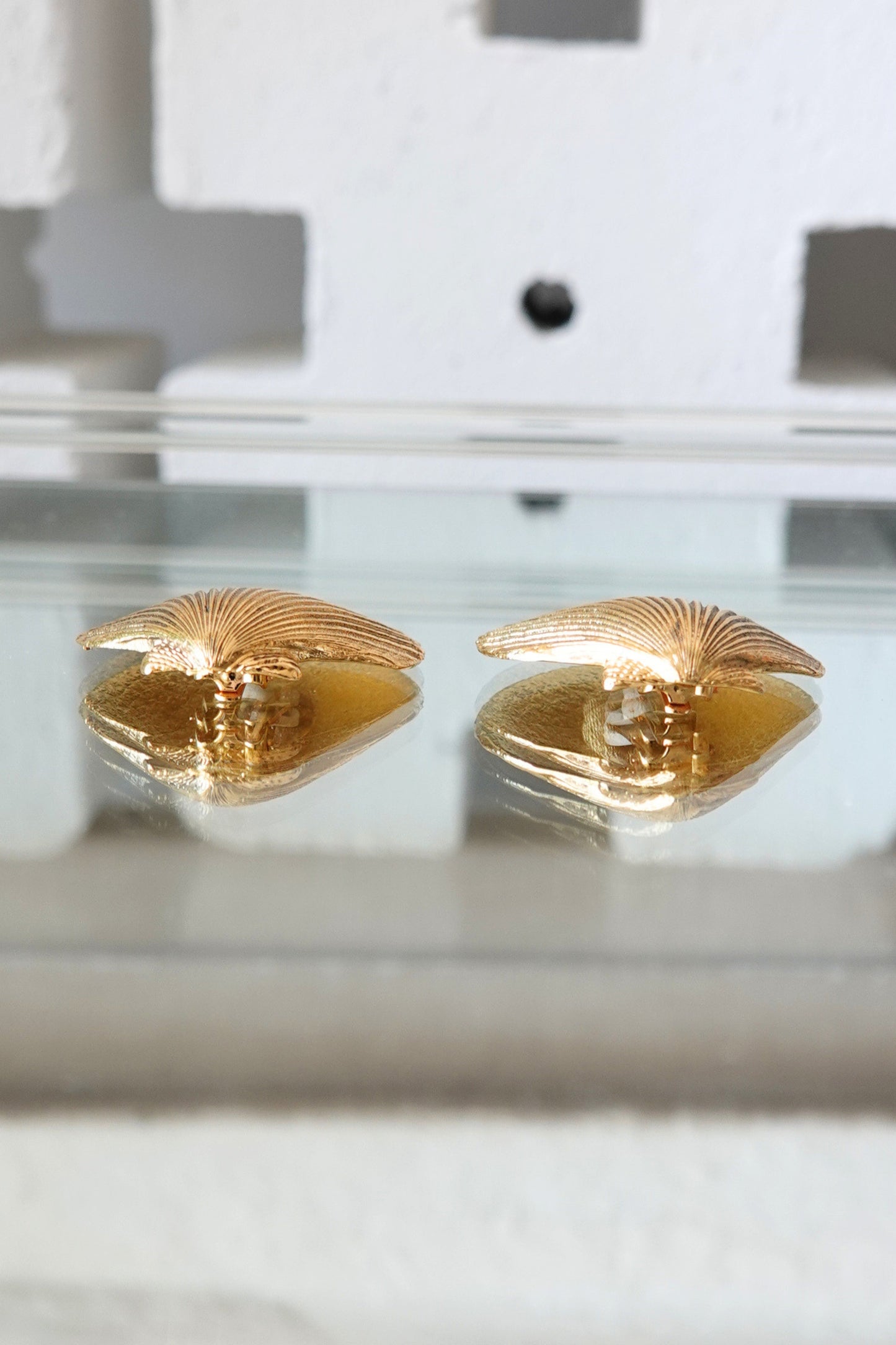 Vintage 1980s Gold-Tone Scallop Shell Clip-On Earrings