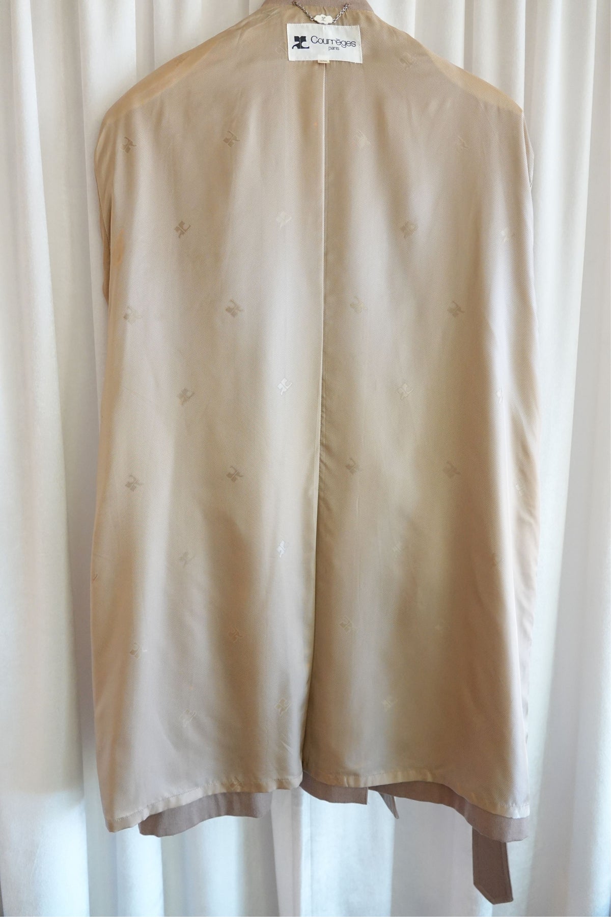 Vintage 1980s–90s Beige Wool Belted Cape Back Short Trench Coat