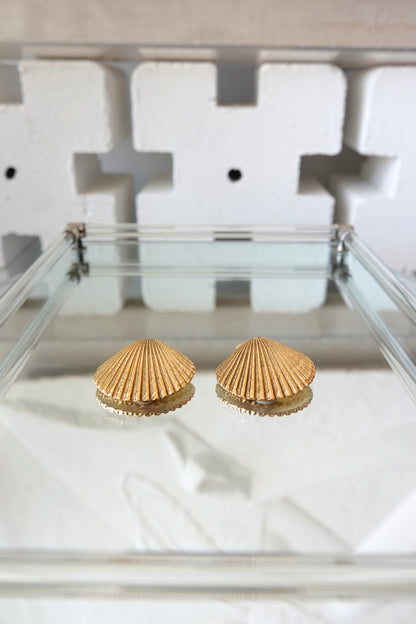 Vintage 1980s Gold-Tone Scallop Shell Clip-On Earrings