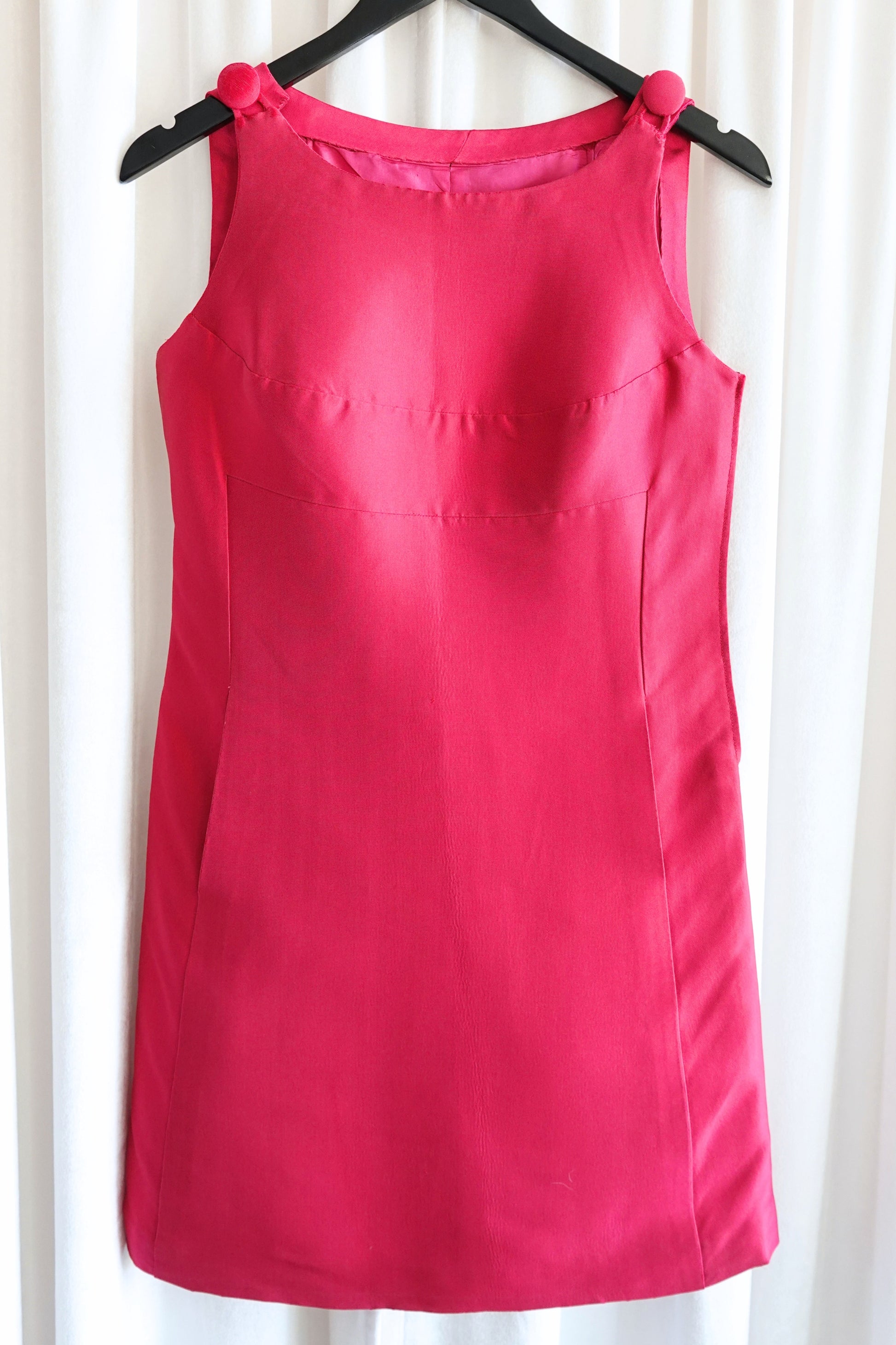 Condition detail — vintage 1960s hot pink fuchsia shift dress