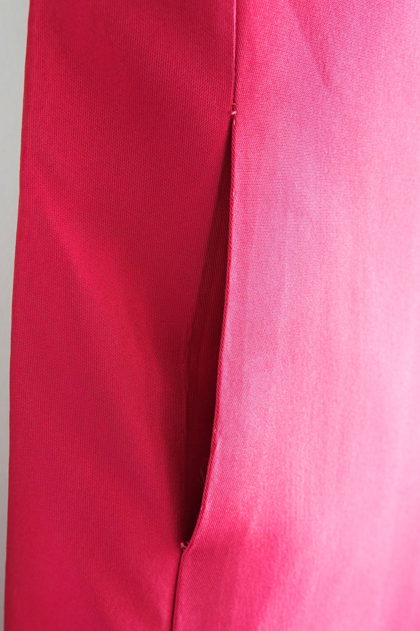 Condition detail — vintage 1960s hot pink fuchsia shift dress