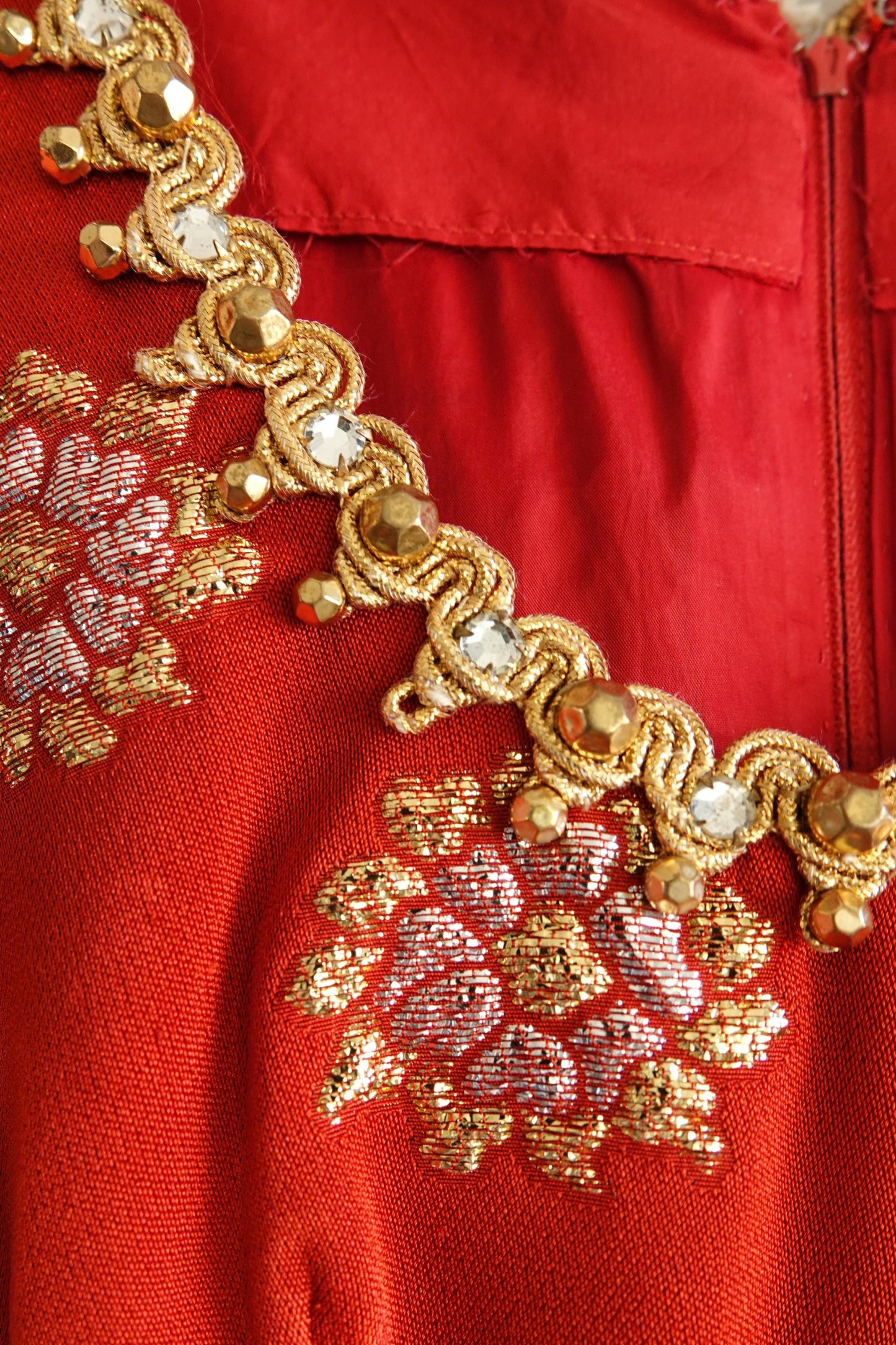 Oscar de la Renta 1960s dress, metallic brocade floral medallion pattern close-up — Disco Palma
