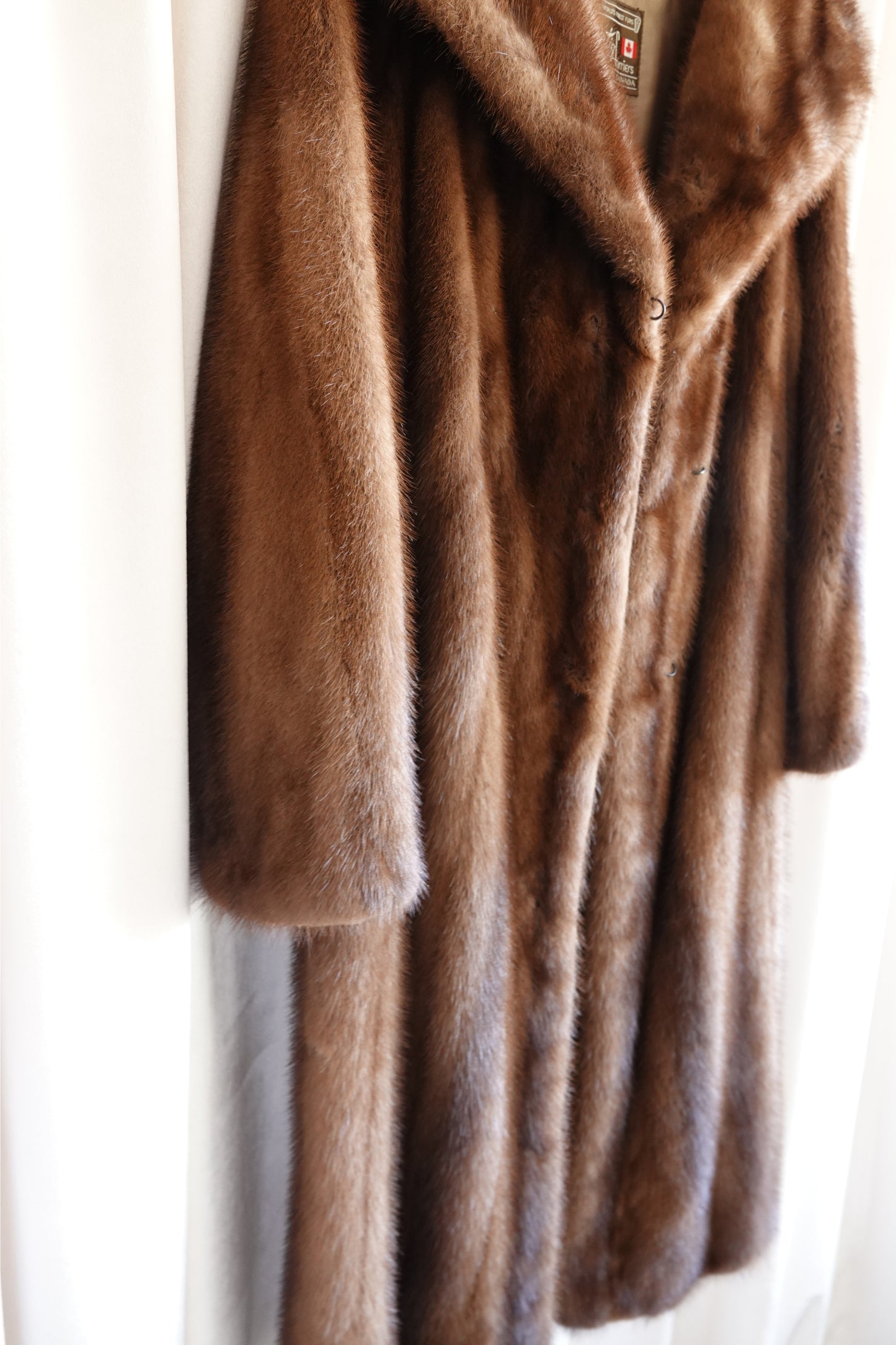 AEM Hurtig Furs  Canadian Mink Coat with Embroidered Silk Lining 1960s - 70s