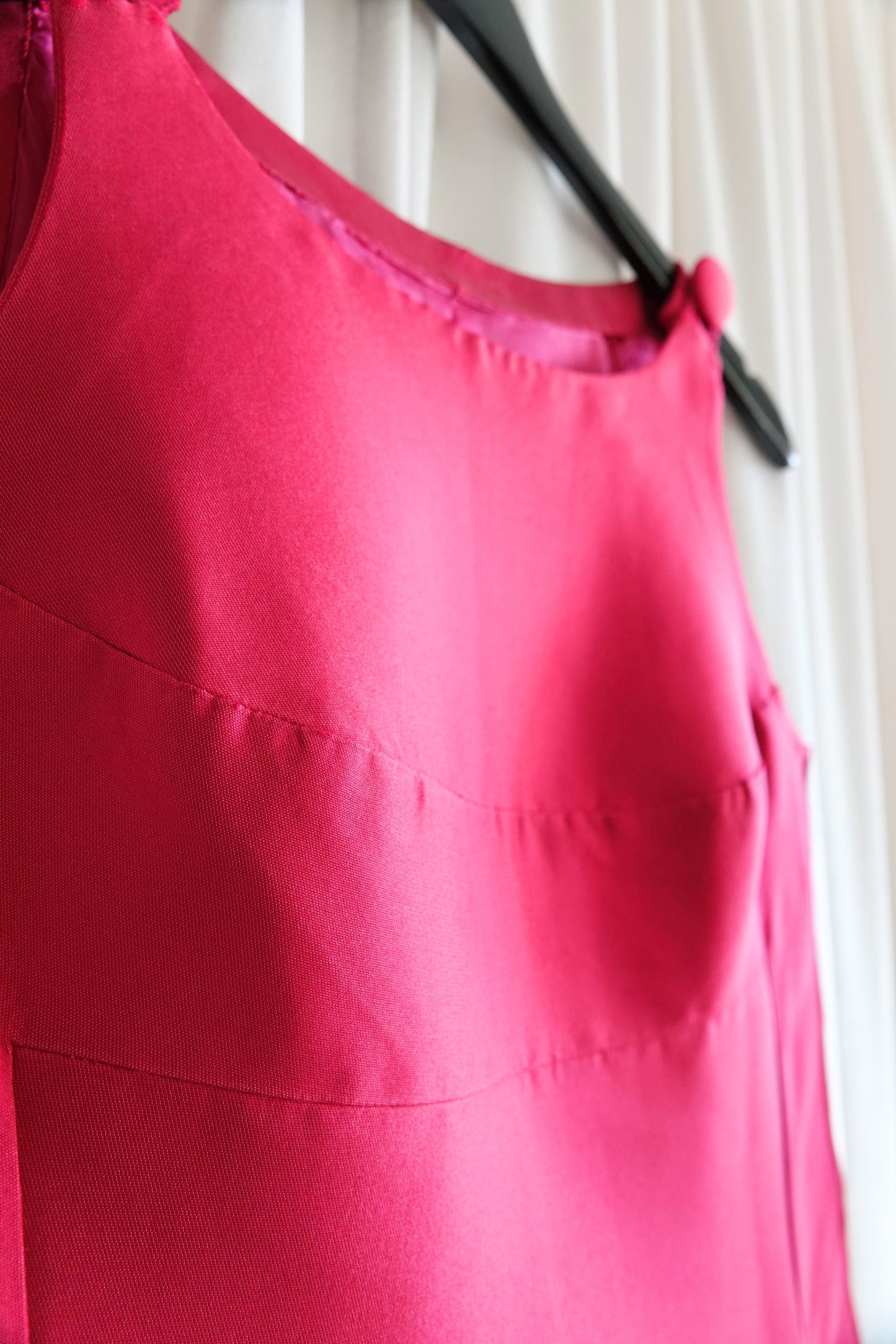 Condition detail — vintage 1960s hot pink fuchsia shift dress