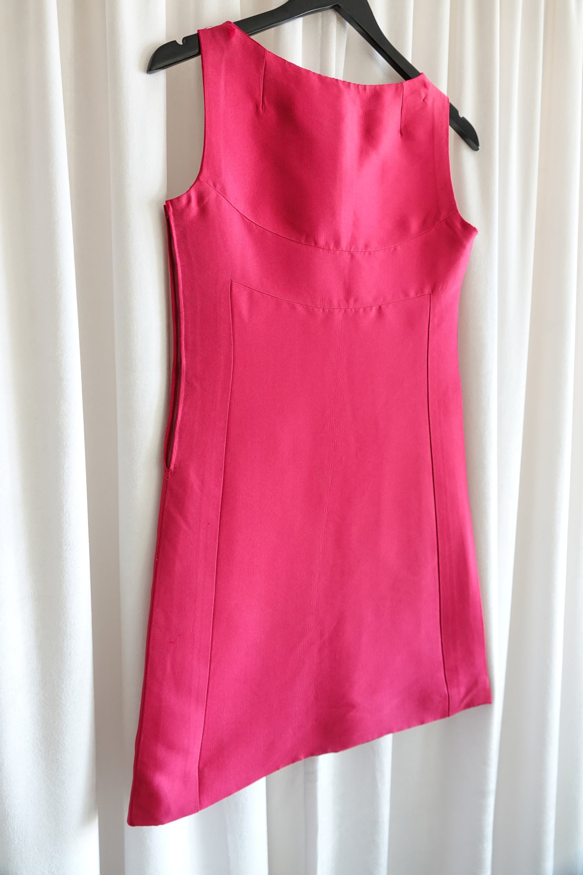 Condition detail — vintage 1960s hot pink fuchsia shift dress