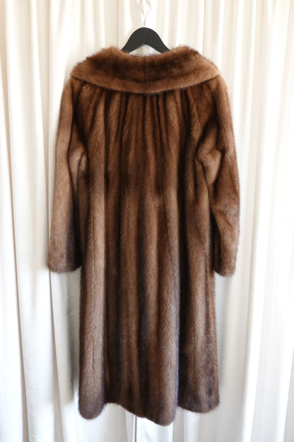 AEM Hurtig Furs  Canadian Mink Coat with Embroidered Silk Lining 1960s - 70s