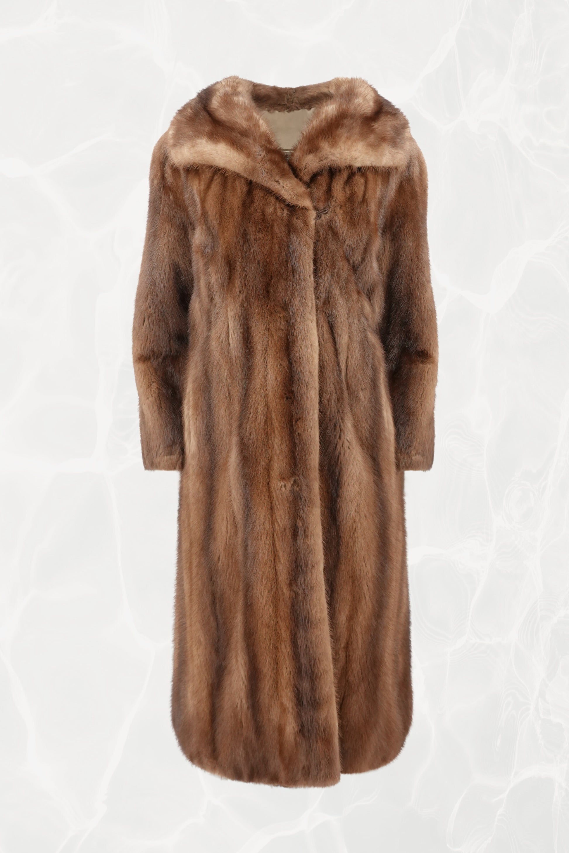 AEM Hurtig Furs  Canadian Mink Coat with Embroidered Silk Lining 1960s - 70s
