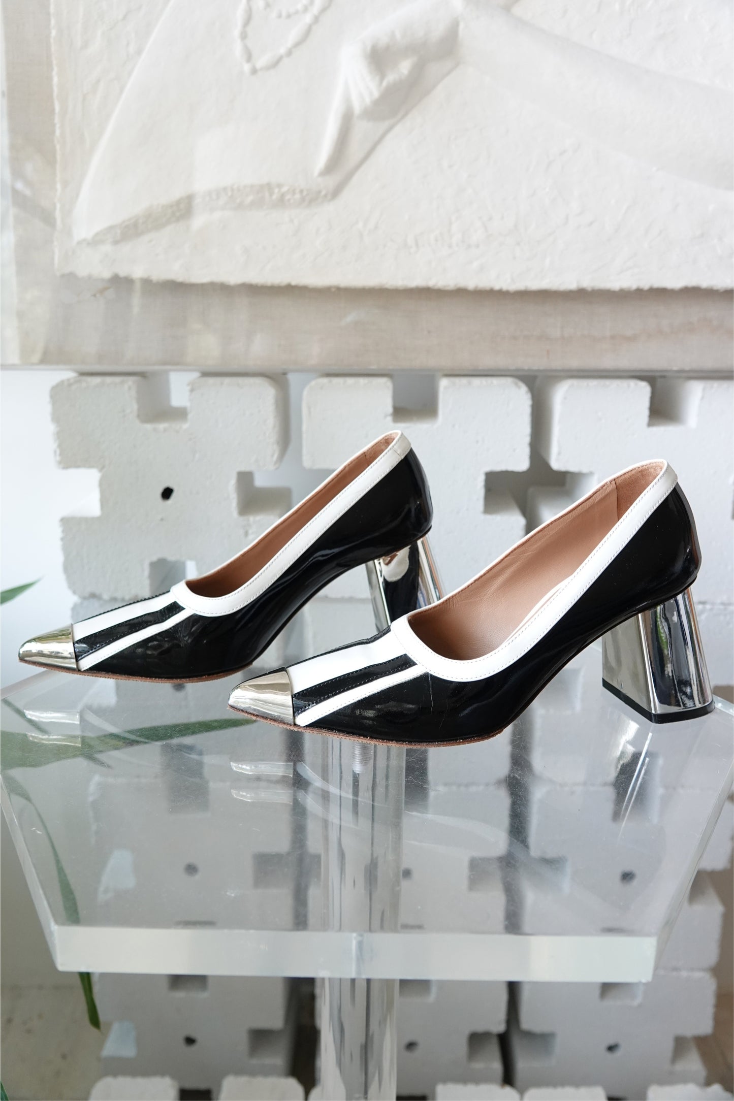 Condition detail — Marni black and white stripe patent leather pump