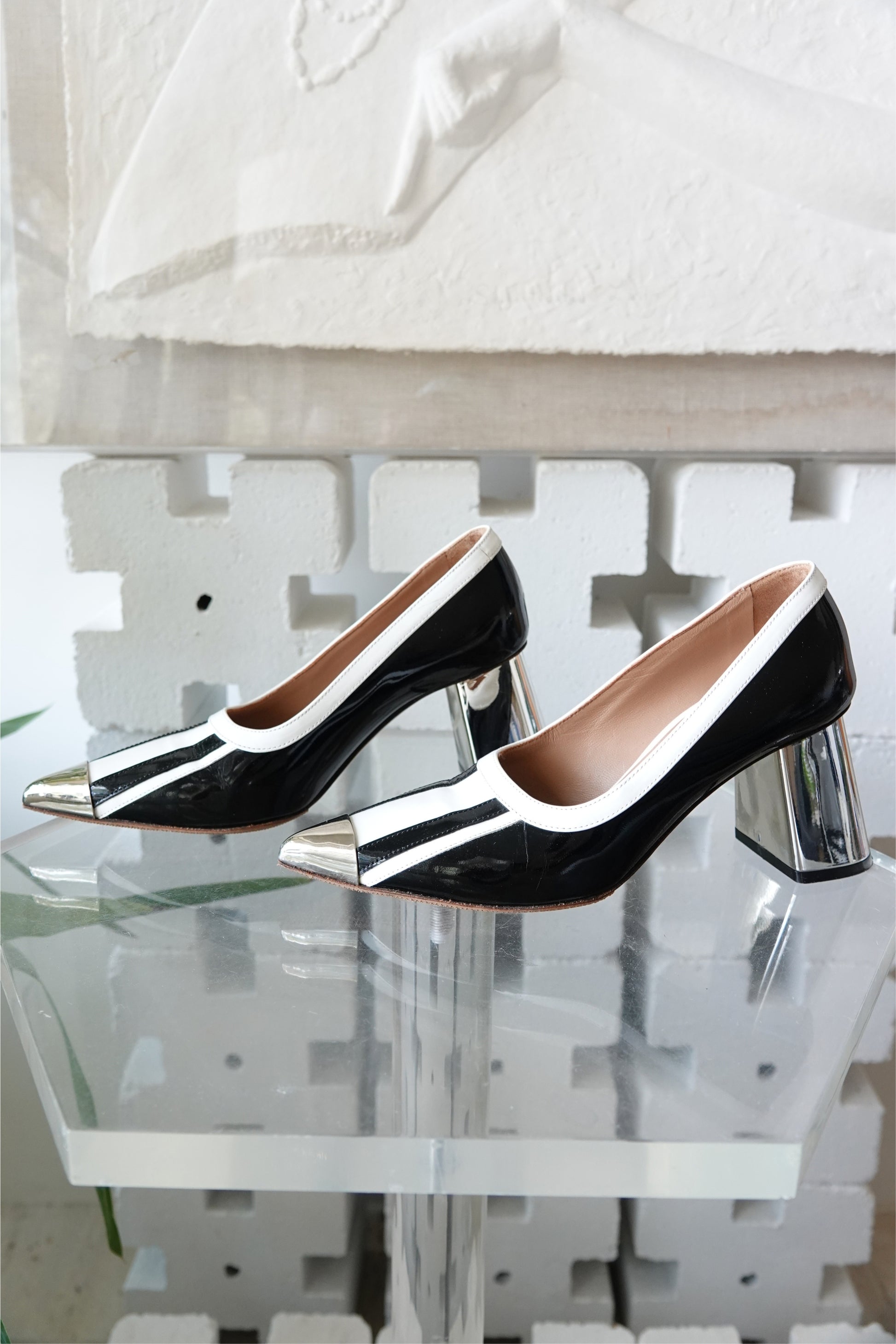 Condition detail — Marni black and white stripe patent leather pump