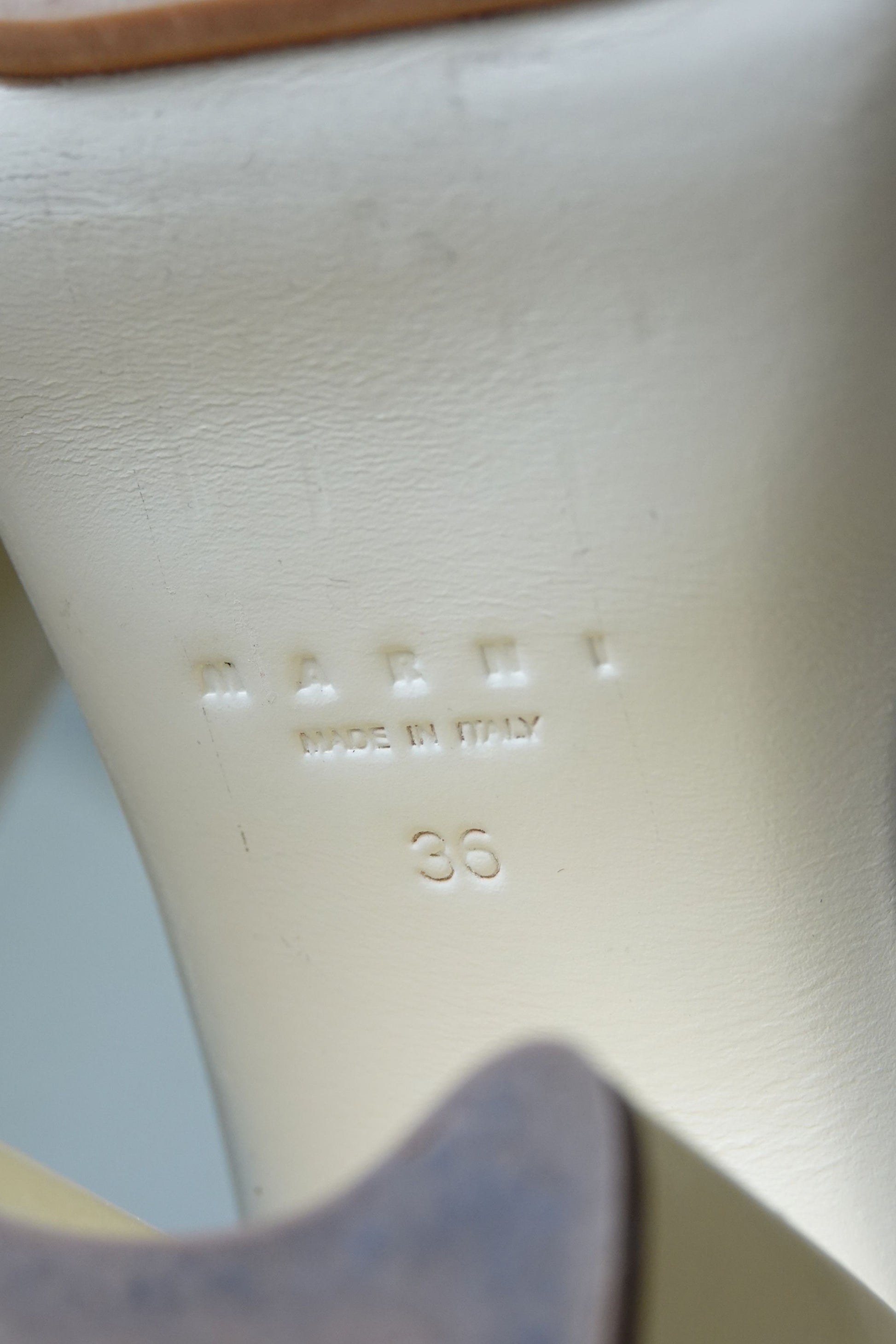 Condition detail — Marni SS17 grey leather pump