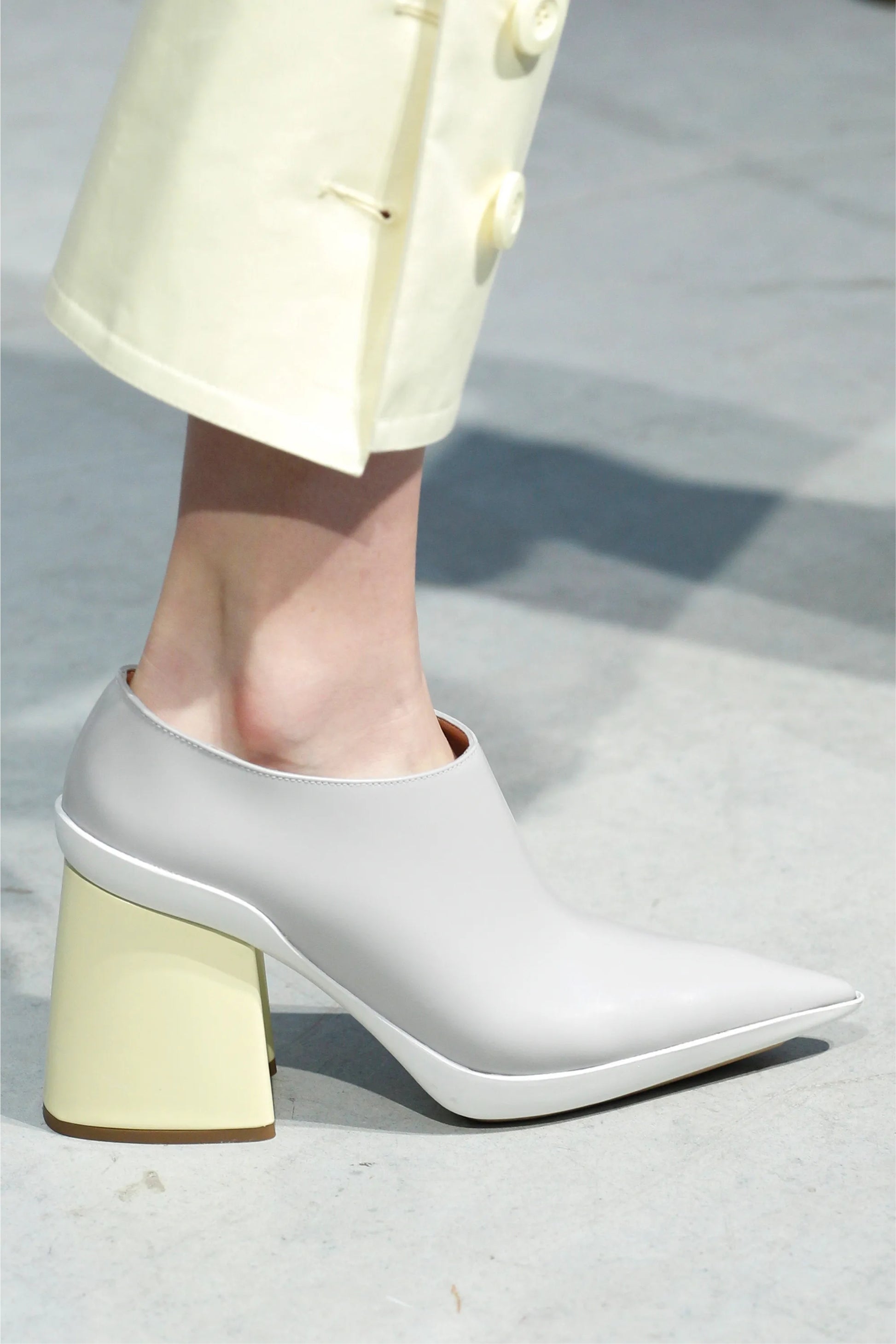 Condition detail — Marni SS17 grey leather pump