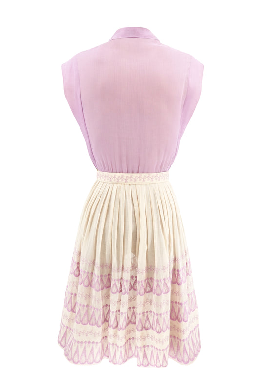 Doris Dodson 1940s lavender embroidered border dress, three-quarter view — Disco Palma