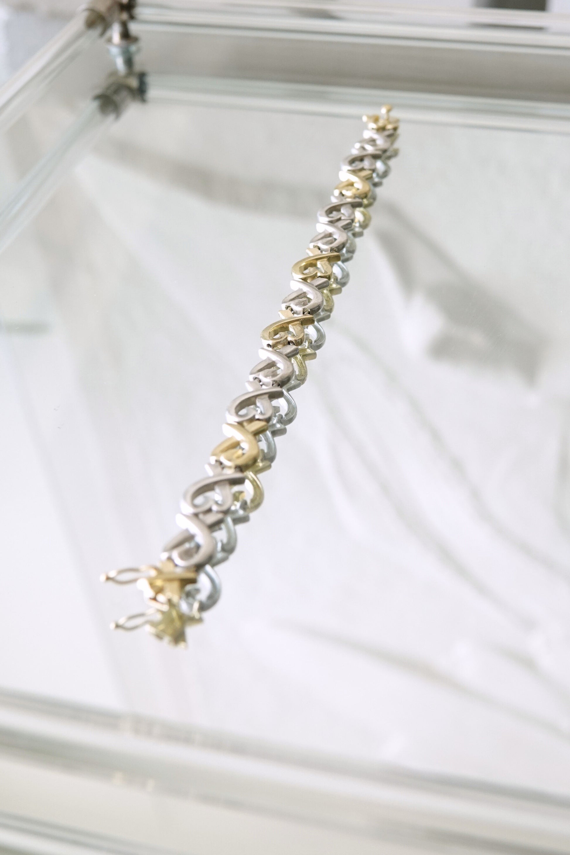 Paloma Picasso for Tiffany & Co. Loving Heart link bracelet: side profile view displaying the elegant curved heart links and secure box clasp closure