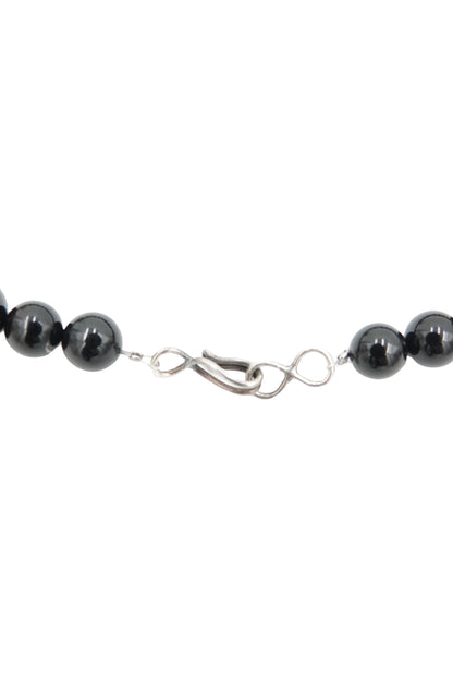 Vintage 1980s black onyx beaded necklace — close-up of graduated bead sizing