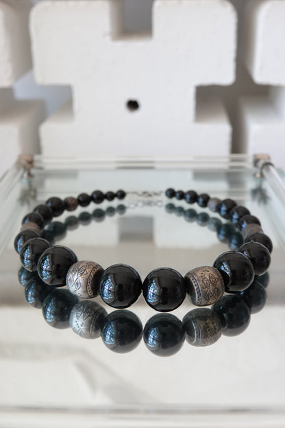 Vintage 1980s black onyx beaded necklace — detail of beads and spacers