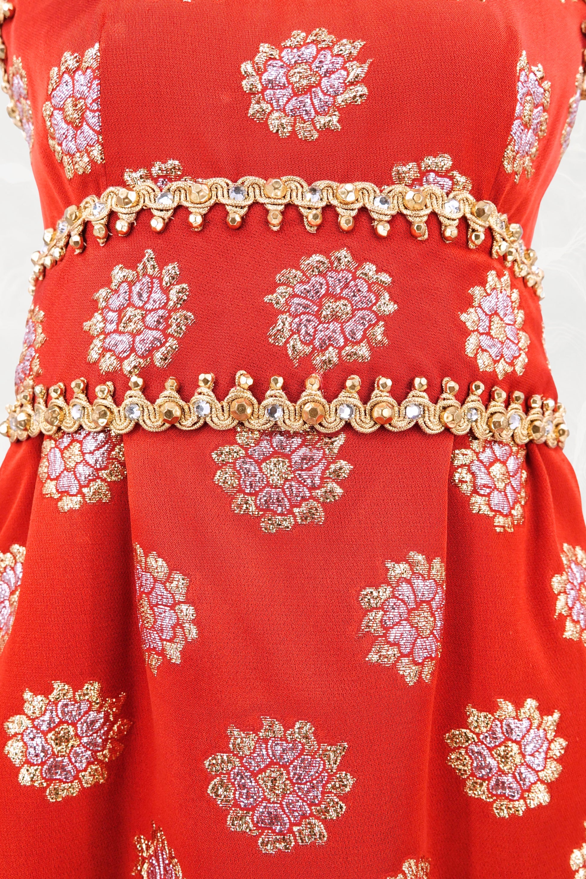 Oscar de la Renta red metallic brocade dress, three-quarter view — Disco Palma