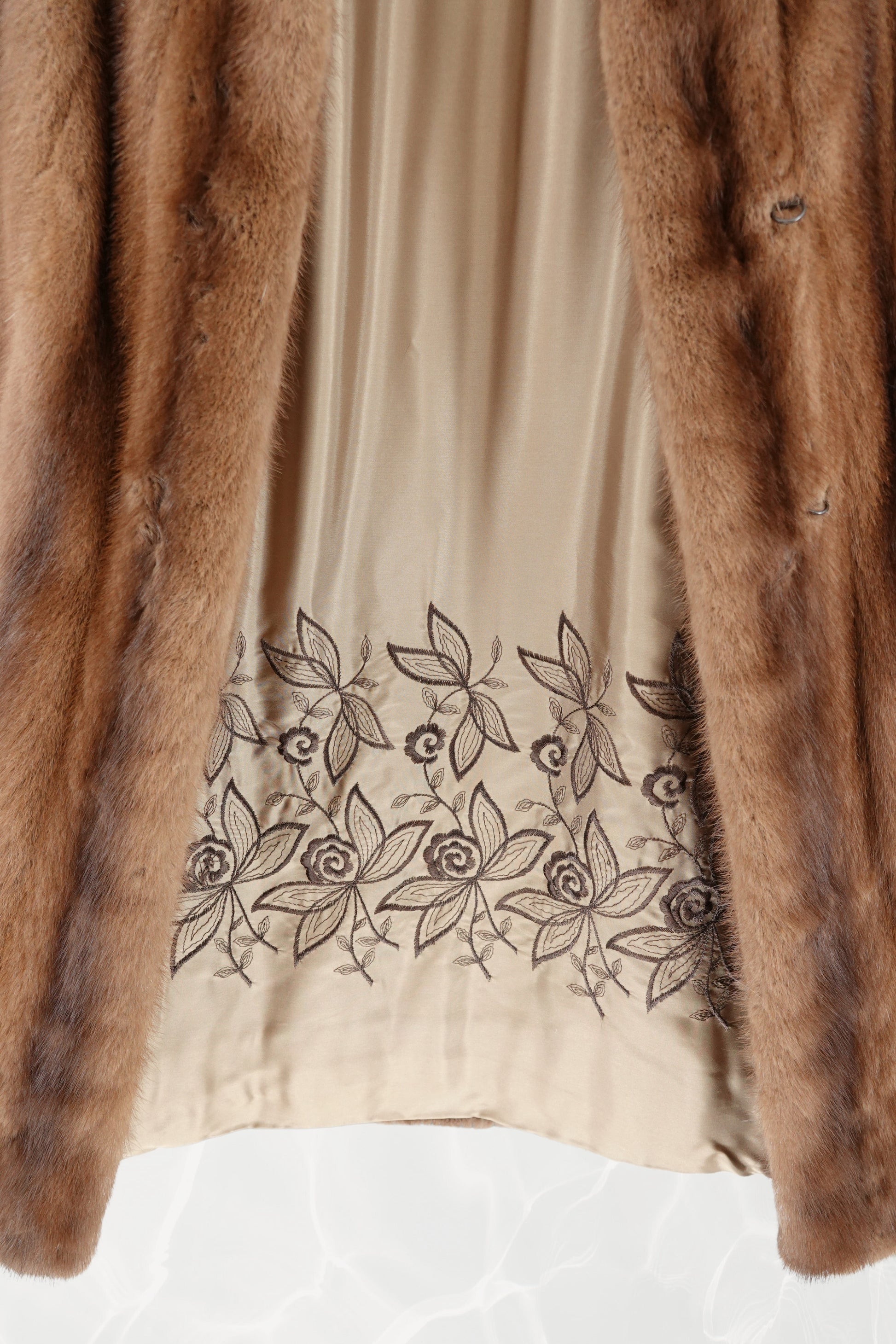 AEM Hurtig Furs  Canadian Mink Coat with Embroidered Silk Lining 1960s - 70s