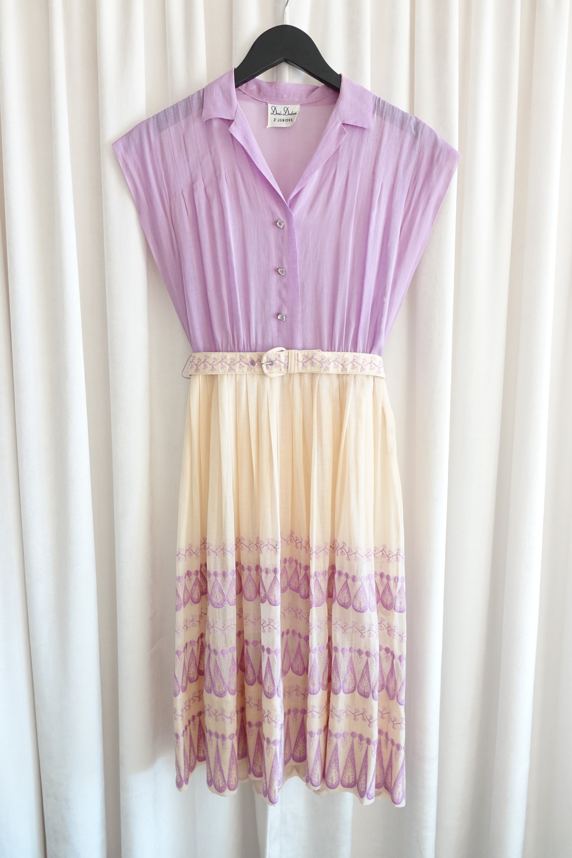 Doris Dodson 1940s lavender embroidered border dress, embroidered hem border — Disco Palma