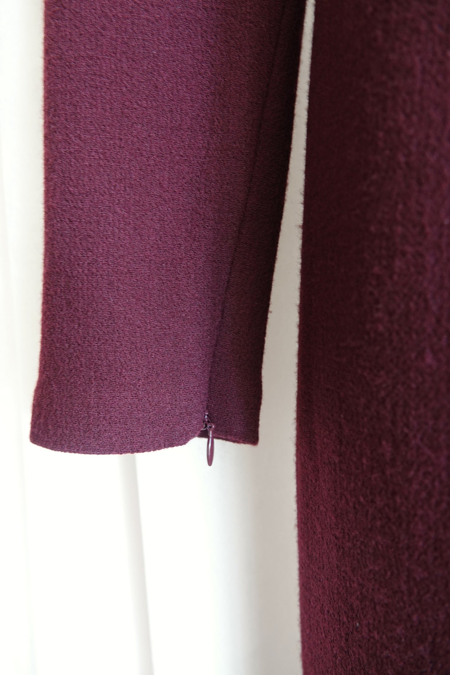 Roland Mouret burgundy pencil dress, zip cuff detail — Disco Palma