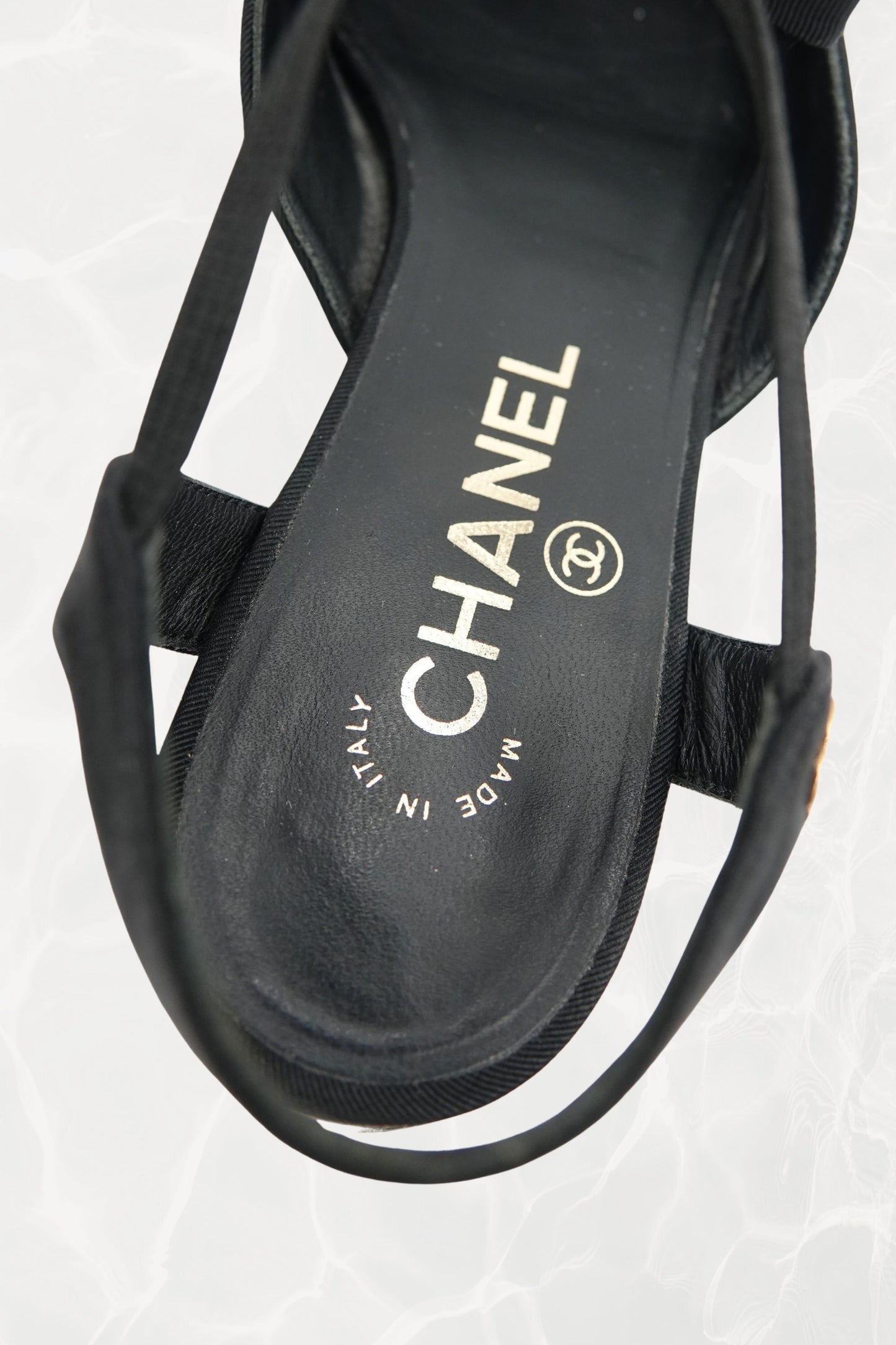 Chanel flat, leather insole with debossed CHANEL gold stamp — Disco Palma